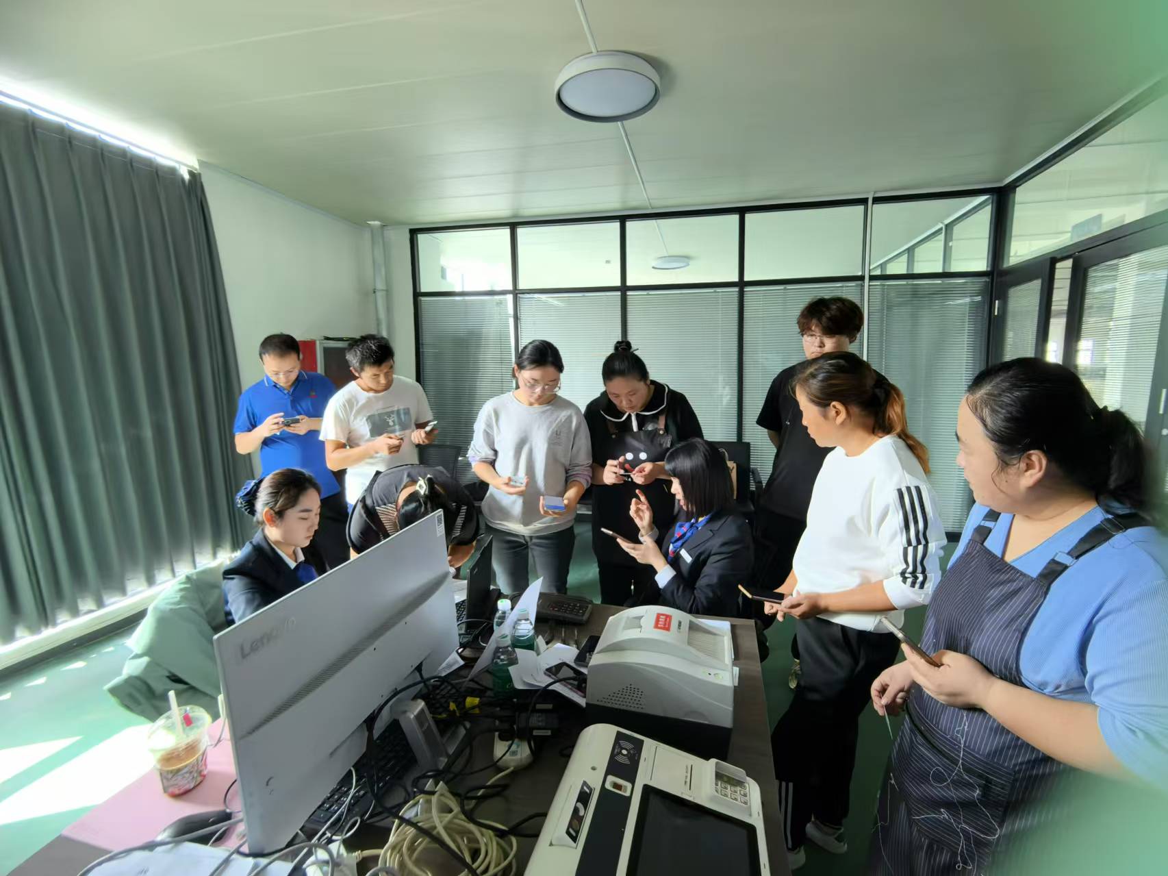 太康农商银行营业部上门开卡暖人心 真情服务零距离