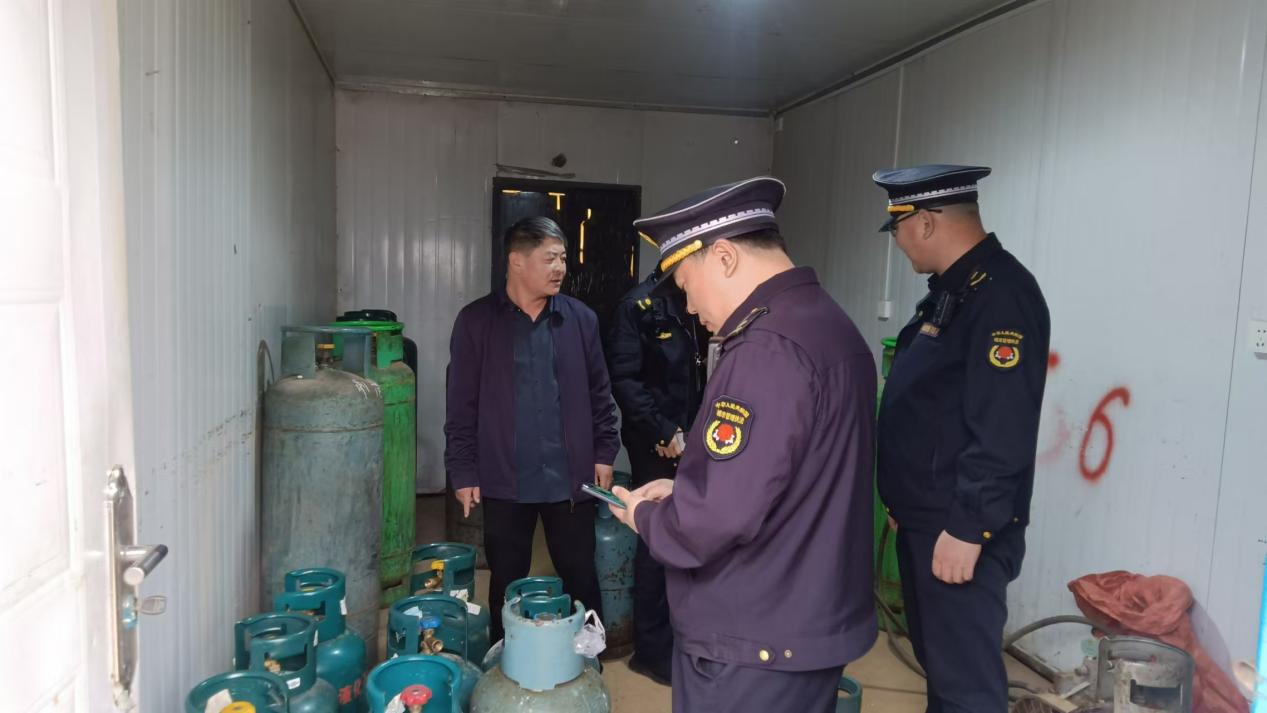 郑州市管城区十八里河街道办事处深入开展危化品专项整治行动
