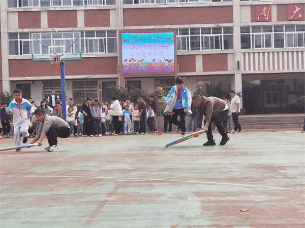 二七区培育小学：趣味运动会 快乐满翻天