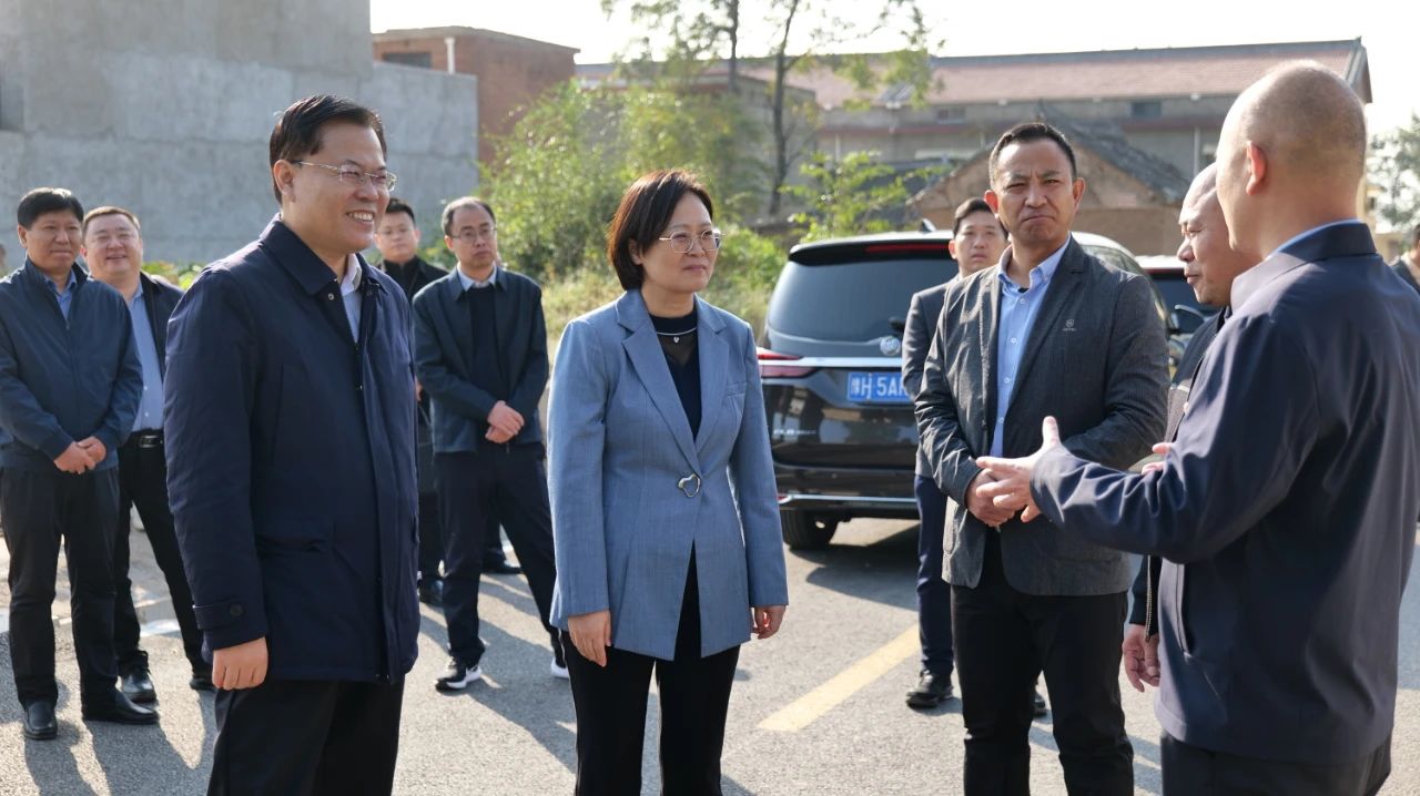 焦作中院：李红芬深入帮扶村走访调研