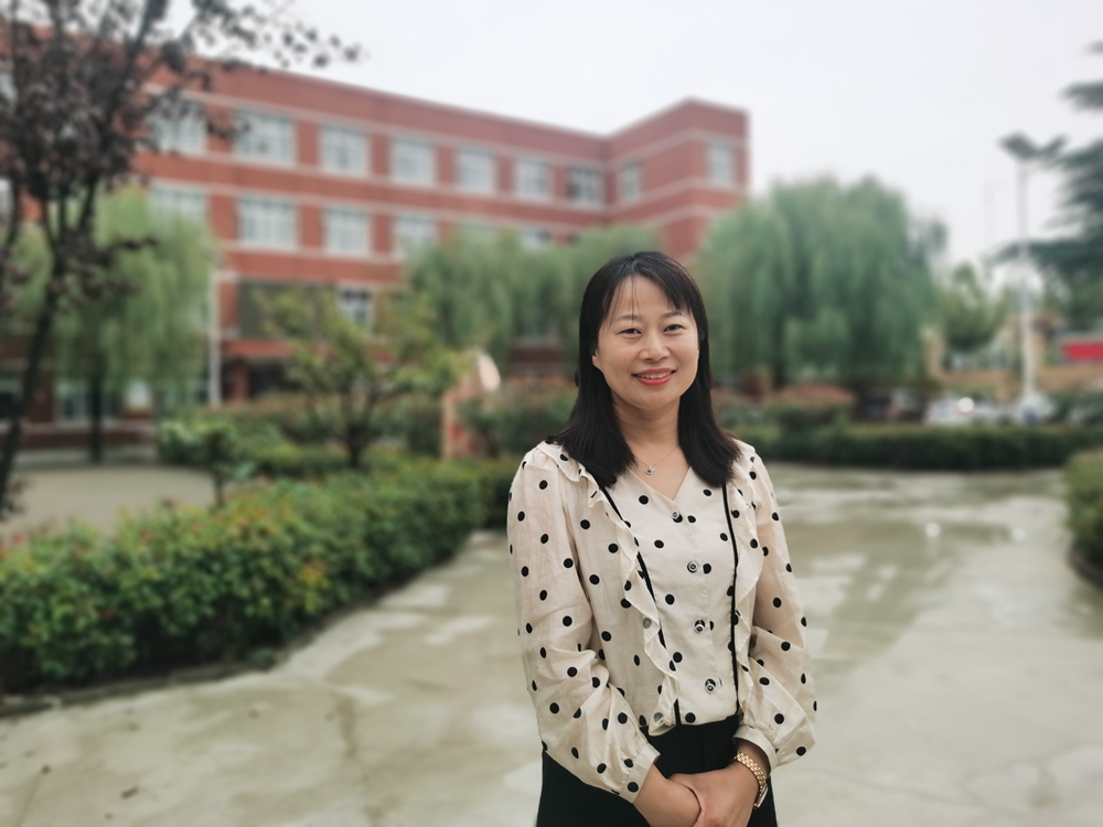 郑州侯寨一中优秀教师郑艳芳:倾心农村教育 春风化雨育桃李