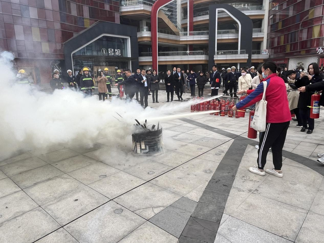 郑州高新区枫杨办事处开展消防应急疏散暨反恐防暴演练