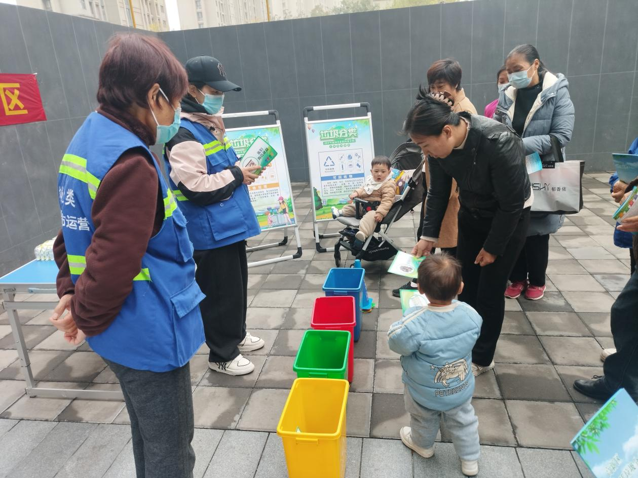 郑州高新区枫杨办事处：垃圾分类齐参与 低碳环保共受益