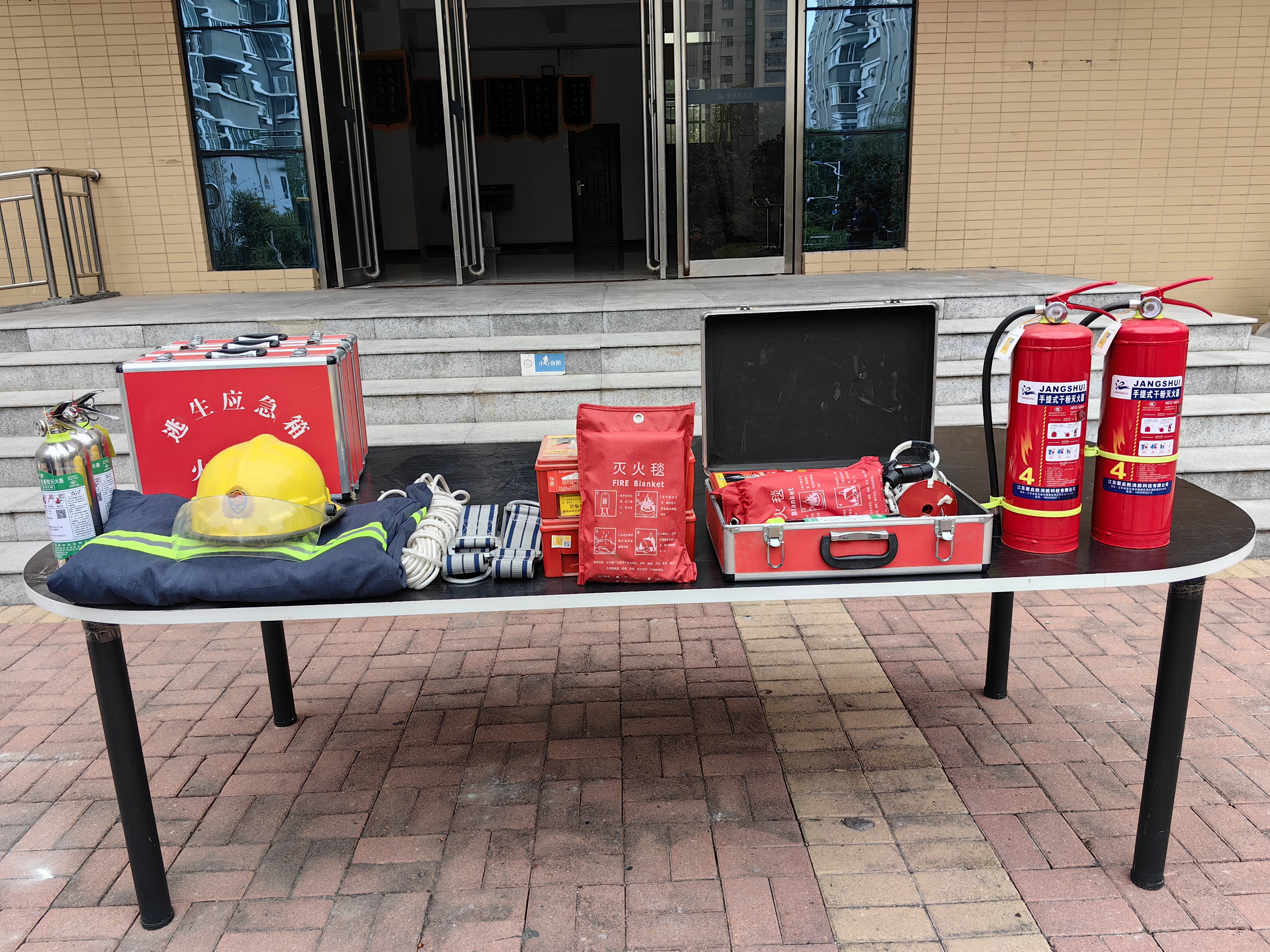 郑州市高新区枫杨办事处荣邦城社区开展消防安全应急演练活动