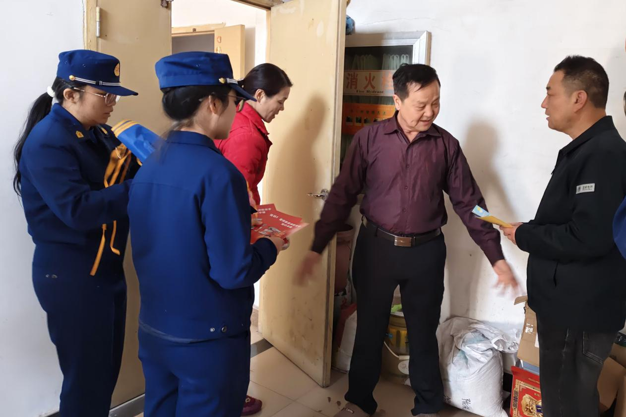 国网固始县供电公司联合消防大队筑牢消防、电力安全网