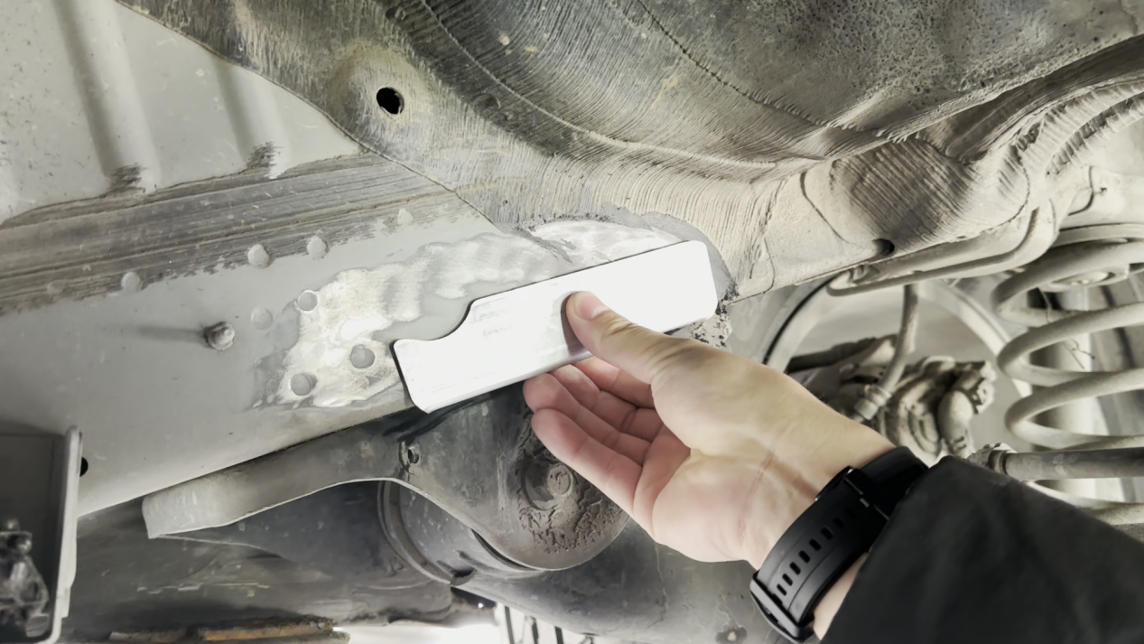 郑州多名荣威EI5出租车主反映纵梁开裂 4S店：焊接加固