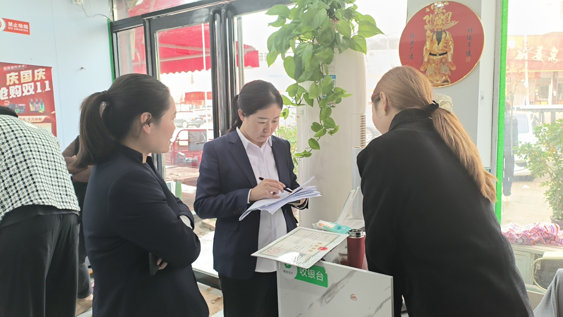 鹿邑农商银行杨湖口支行：走千企访万户 解难题送服务