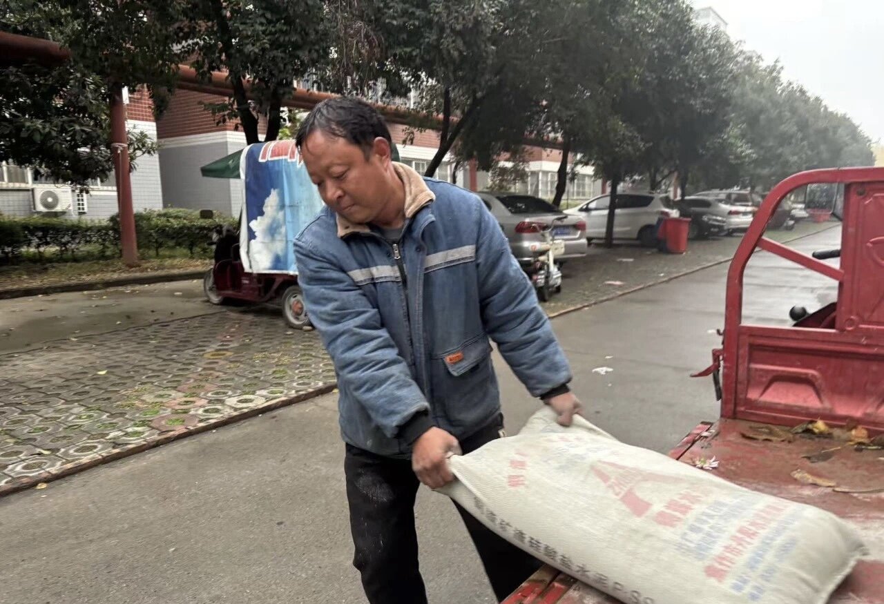 感受榜样精神 致敬向上力量