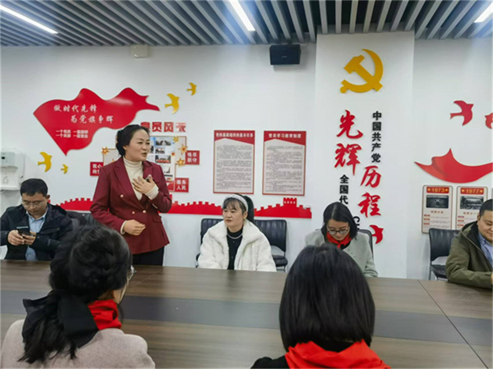郑州市管城回族区春晓小学开展第二期“校外辅导员进课堂”活动