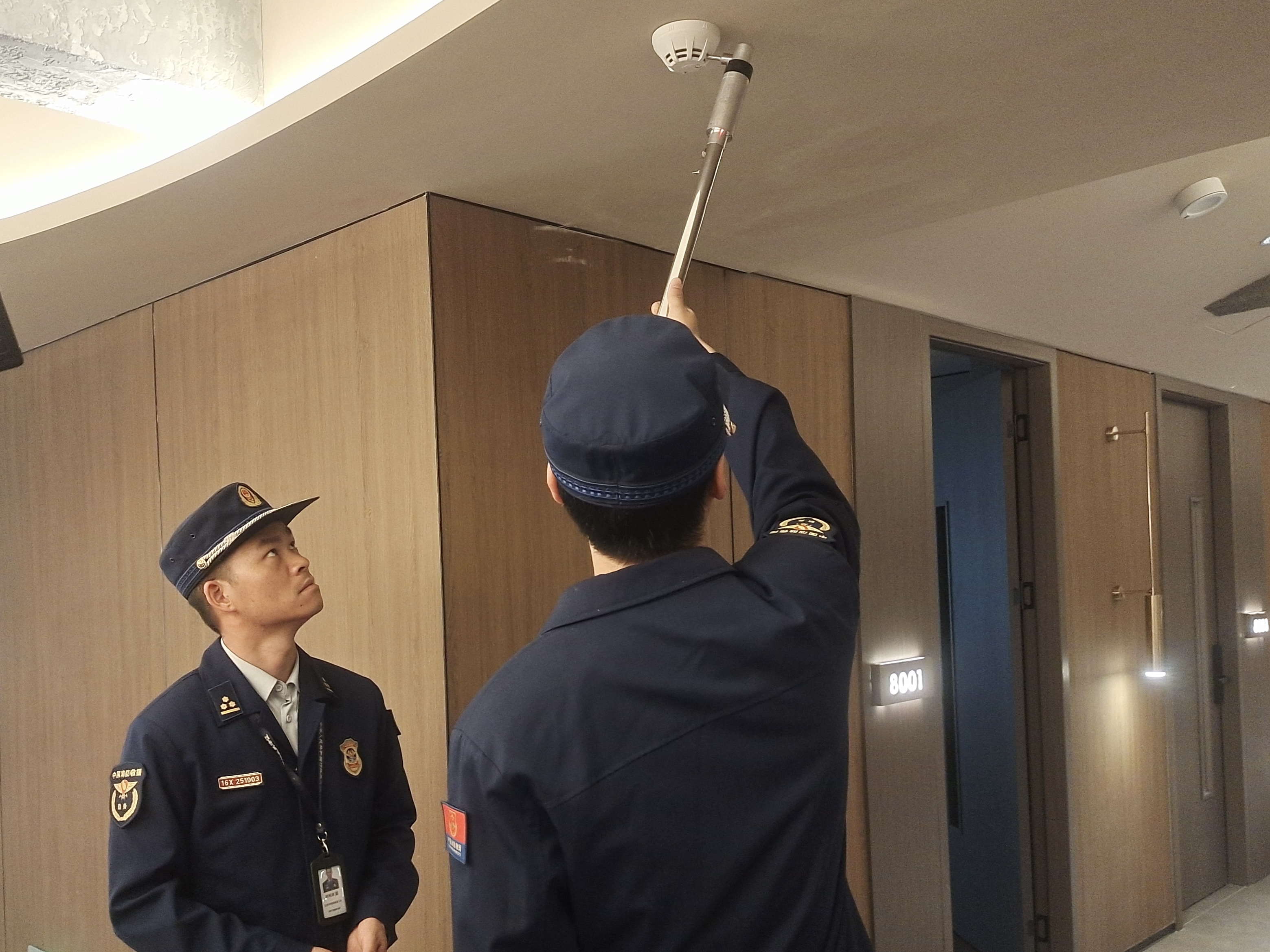 严把开业“第一关” 信阳羊山消防开展开业前消防安全帮扶指导工作