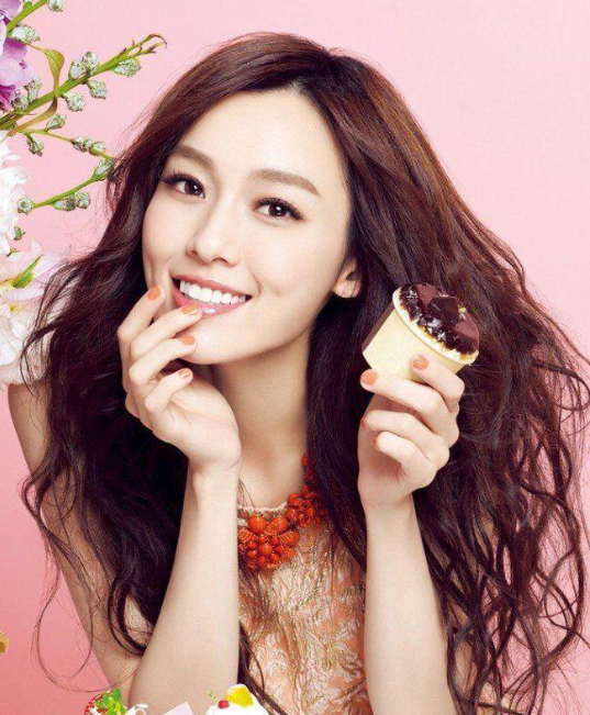 范玮琪哽咽谈过去五年经历：失去了很多，首场演出定在北京-大象网