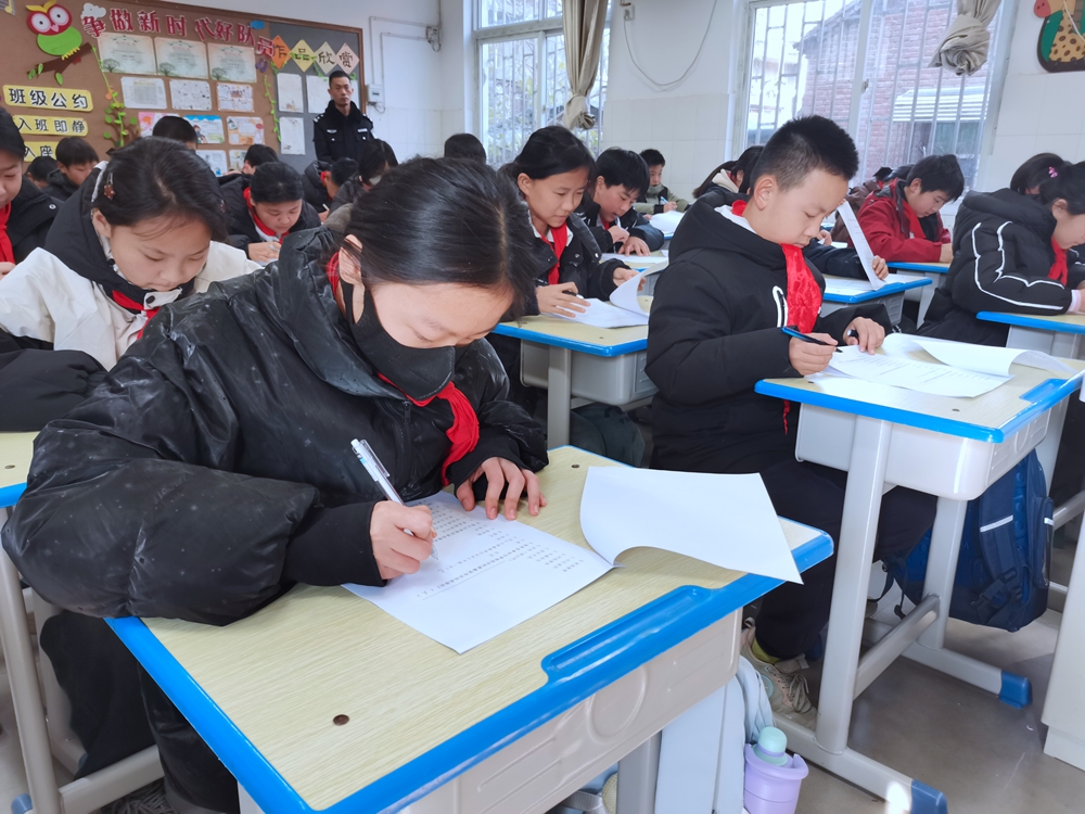 南关小学开展"珍爱生命 远离毒品"安全教育活动