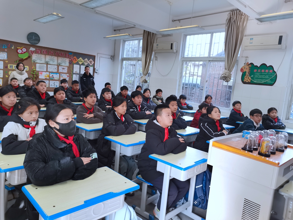 南关小学开展"珍爱生命 远离毒品"安全教育活动