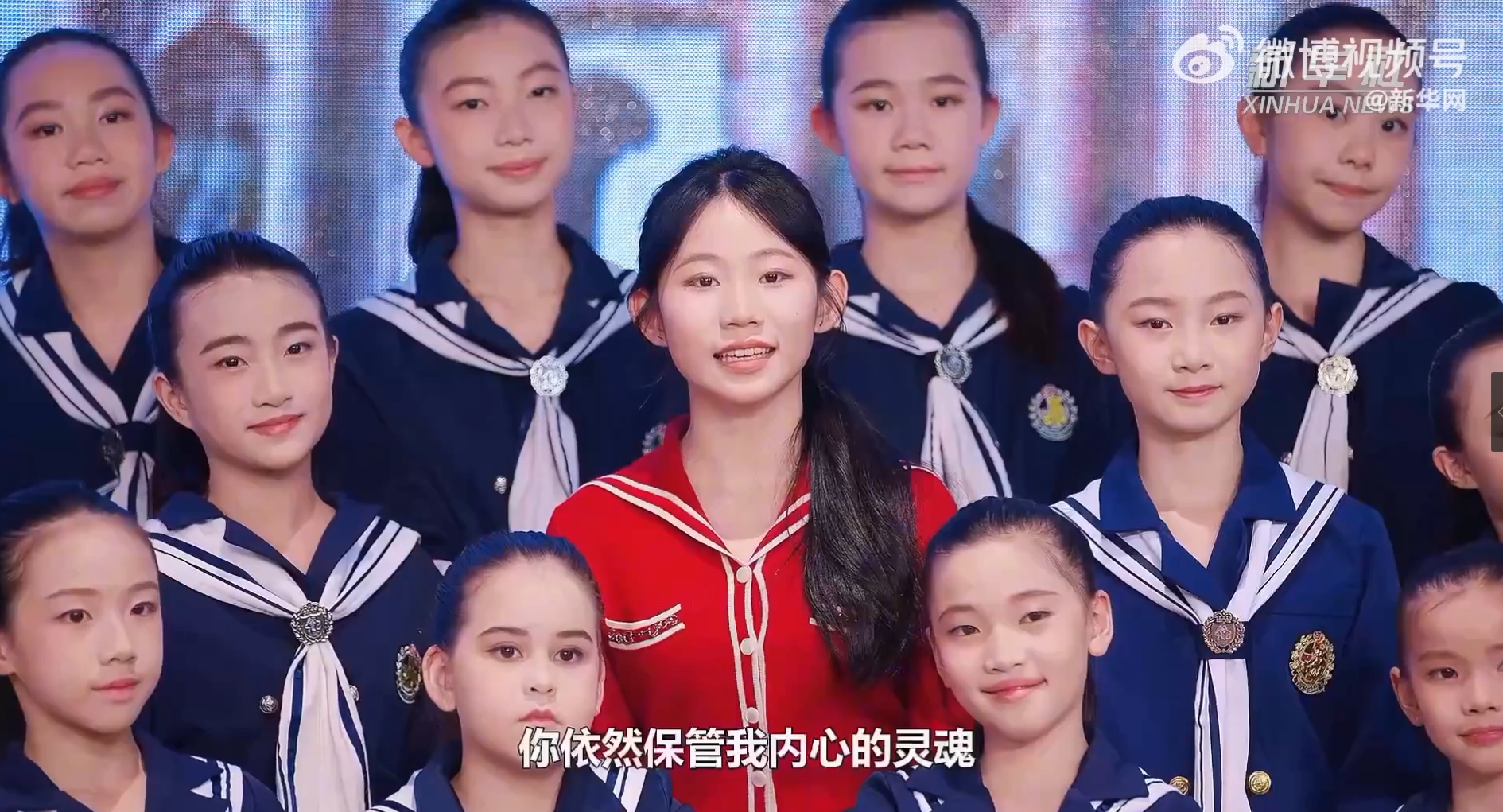 2021年大湾区中秋晚会,龙紫岚与李宇春共同演唱了《七子之歌》