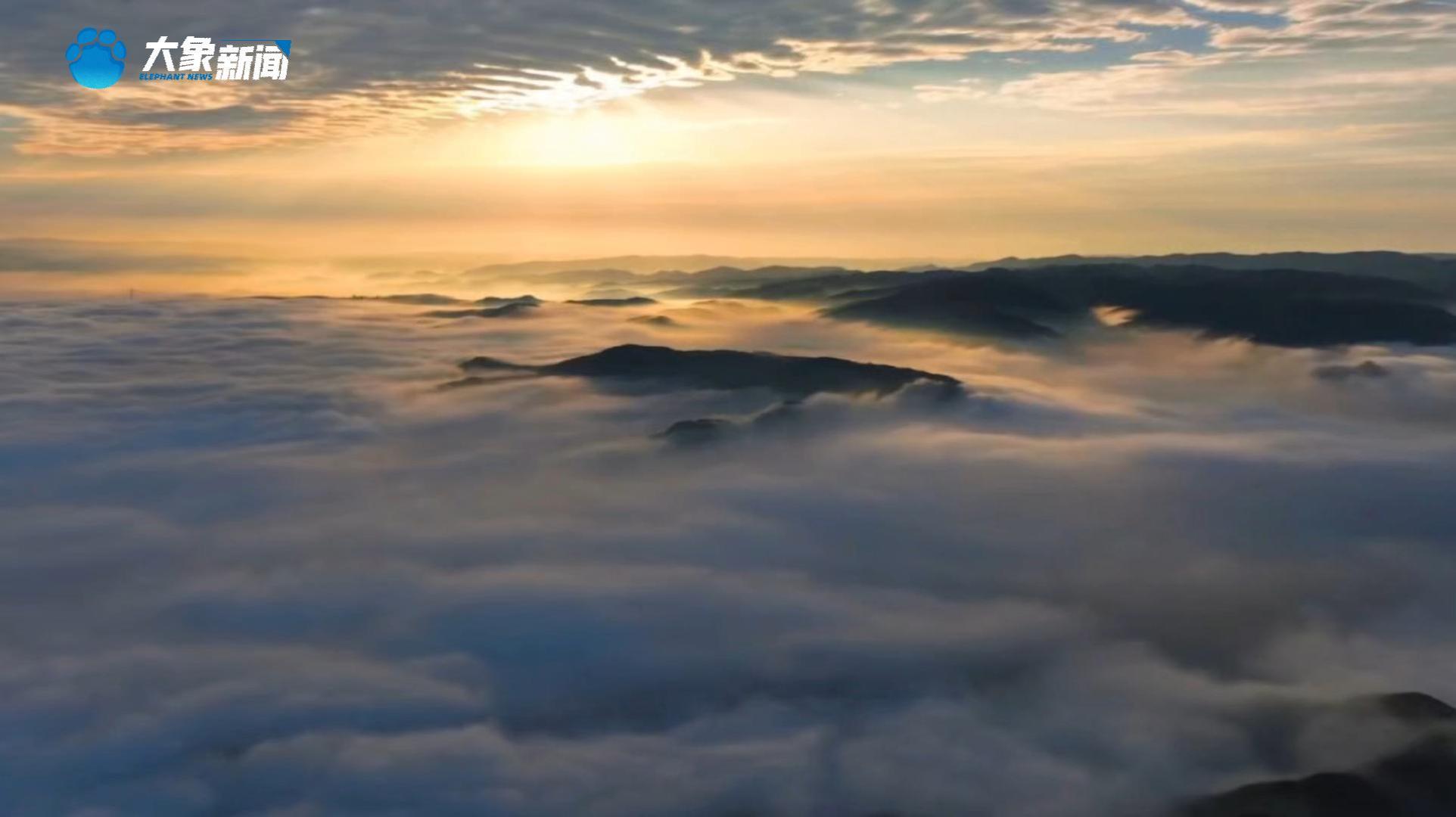 河南焦作：云海翻涌似浪涛