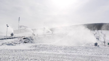 【在央廣聽河南】一年一度的冰雪樂趣 在造雪師手中綻放