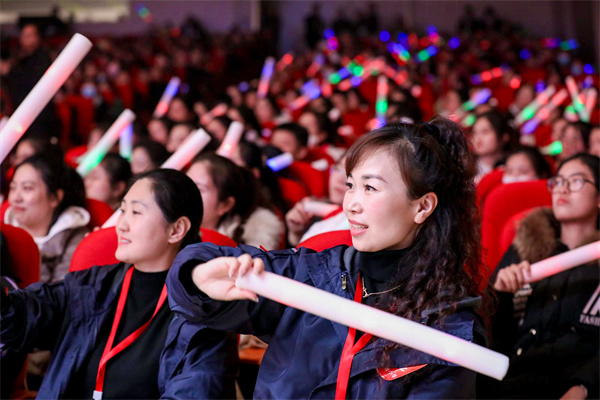 “美好教育 情满二七”二七区教育局举办艺术展演活动