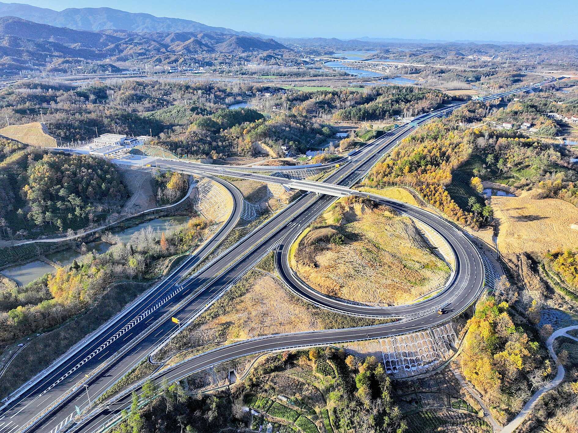 环大别山4条高速公路建成通车