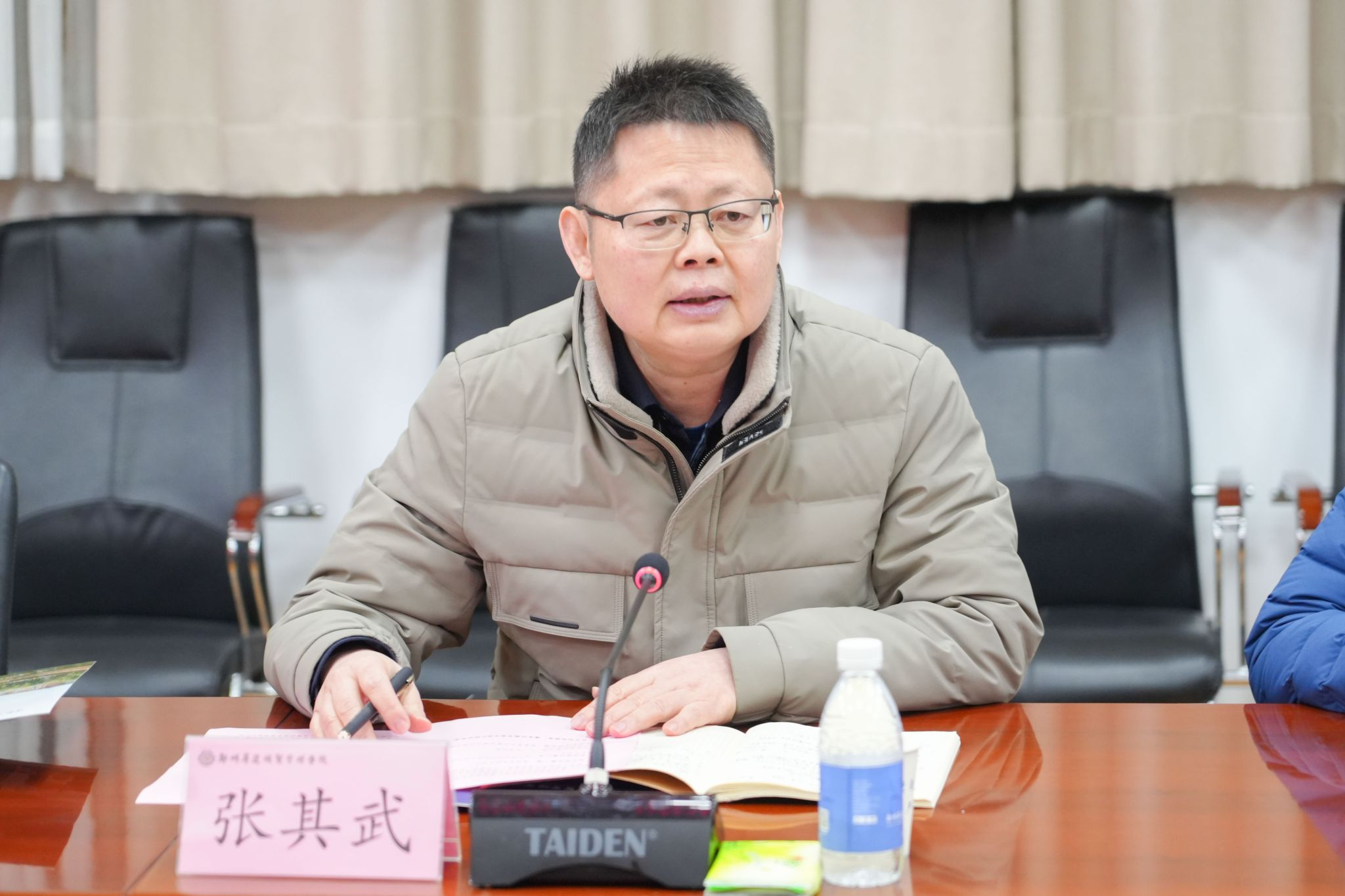 交通银行河南省分行党委委员、副行长邢龙玉一行莅临郑州升达经贸管理学院参观访问