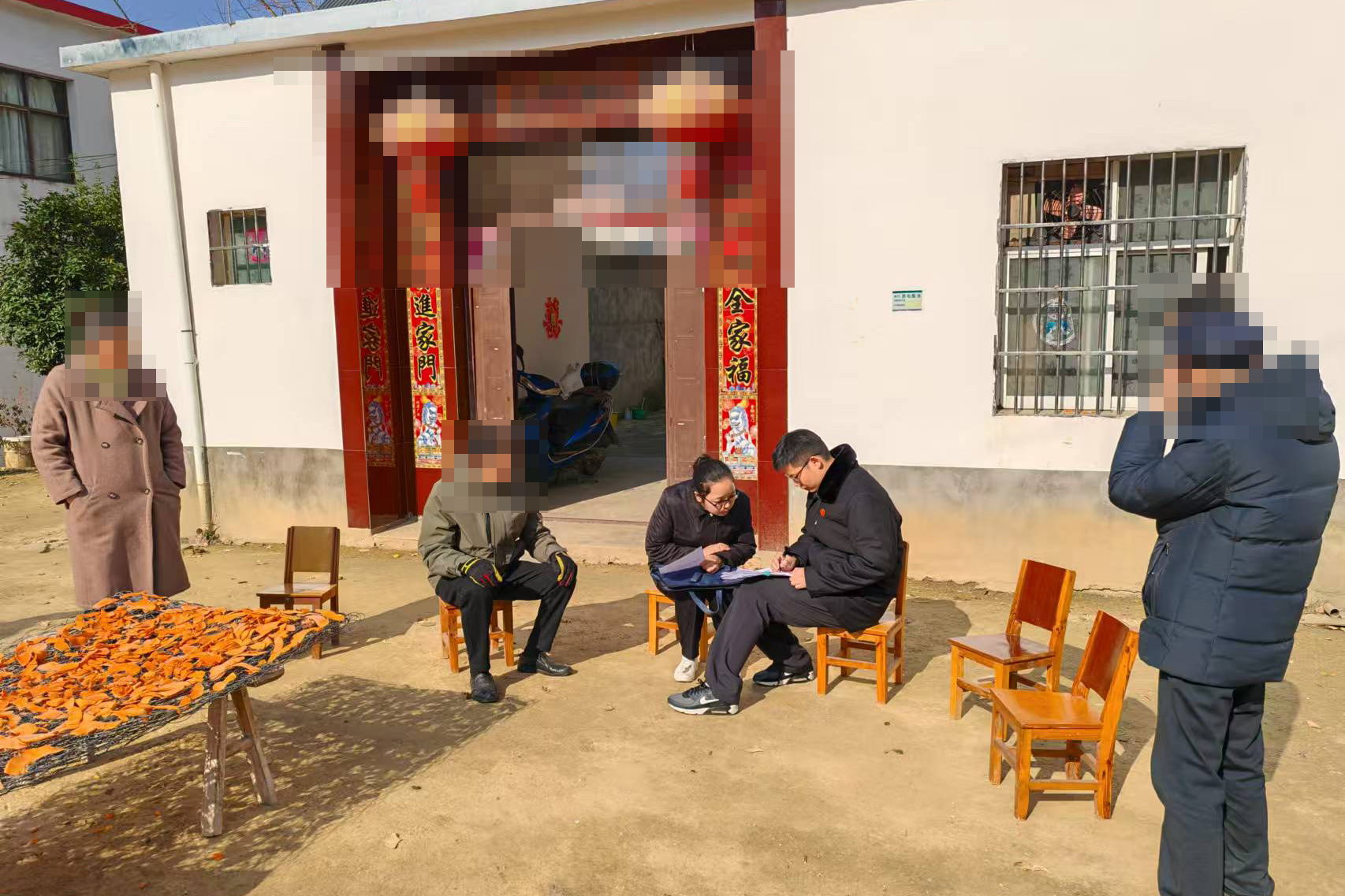 罗山县法院：毁坏他人祖坟起纠纷 法官上门调解化“心结”