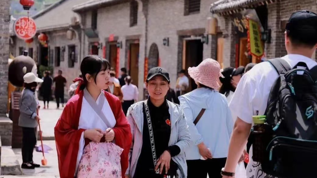央媒里的河南｜融入時尚表達(dá) 鈞瓷綻放新光彩