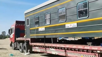 自驾游玩出了新高度！大货车“爆改”成房车惊呆路人