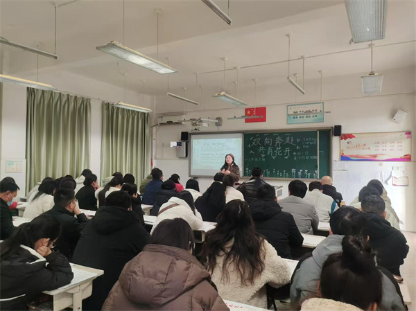 双向奔赴，共育成长——管城区春晓小学召开家长会