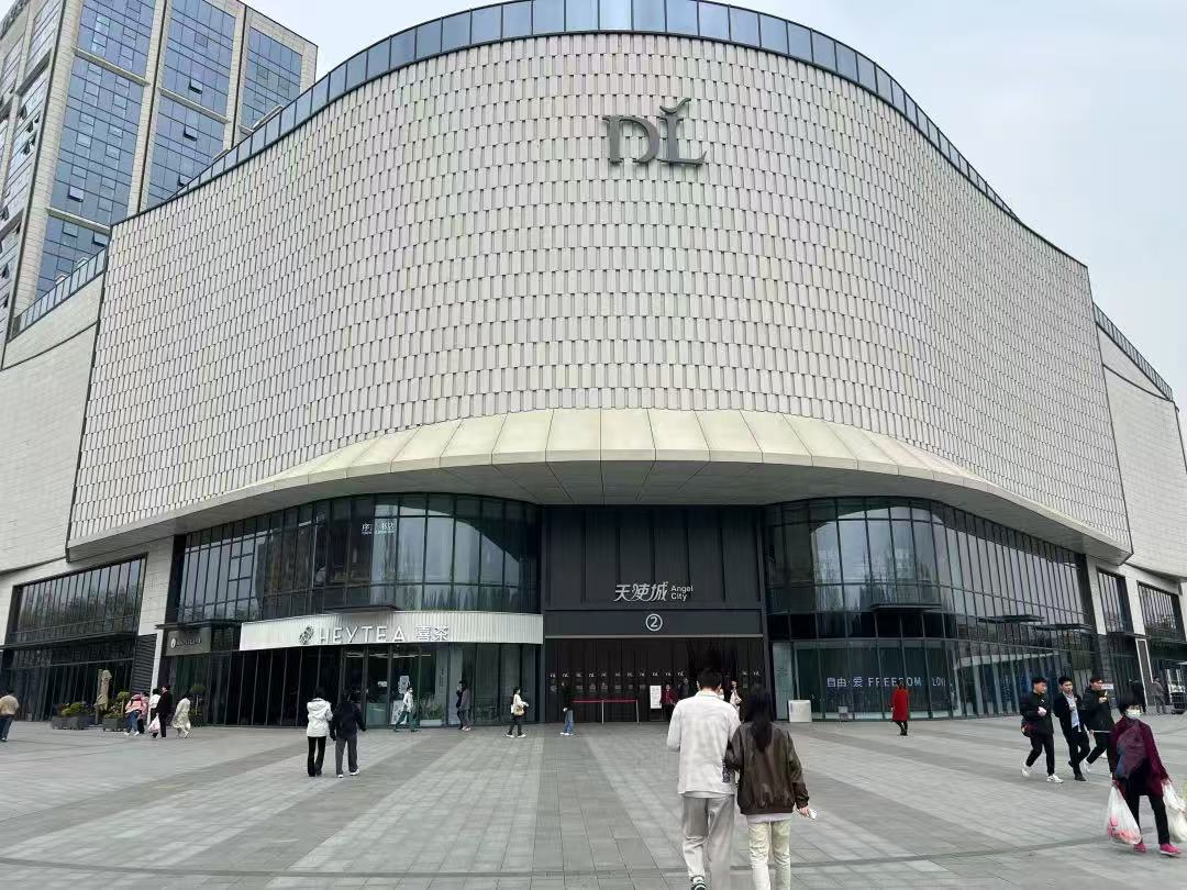 红色内裤引发投诉，胖东来致歉！业内人士：别过度“神”化