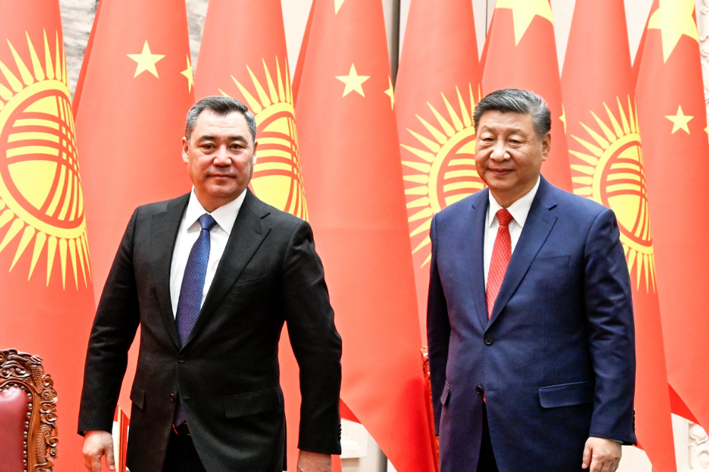 习近平同吉尔吉斯斯坦总统扎帕罗夫会谈