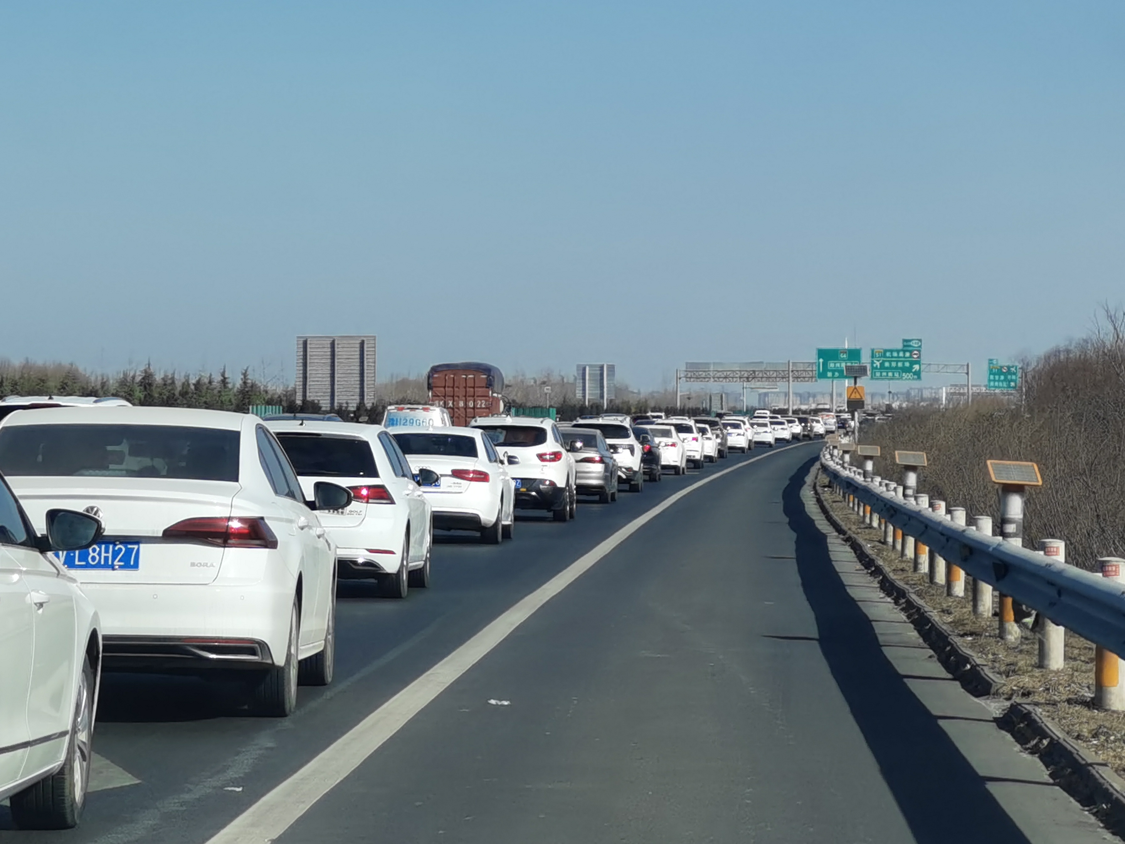 又一波返程高峰！河南部分高速路段车流量大