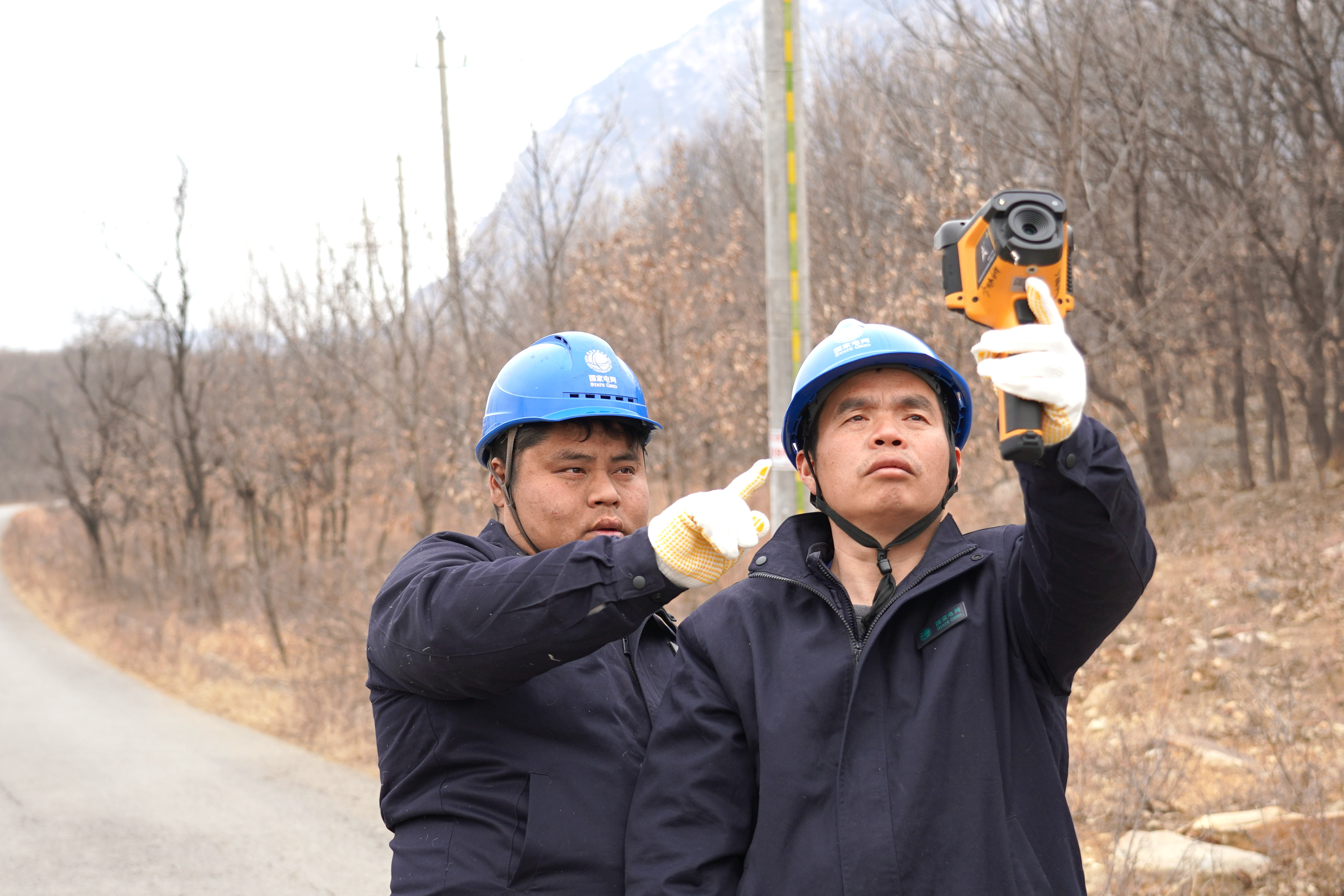登封市供电公司：防控山火隐患 确保电网安全