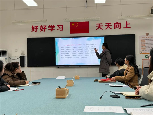 郑州市二七区陇西小学先锋路校区举办课题研究专题培训