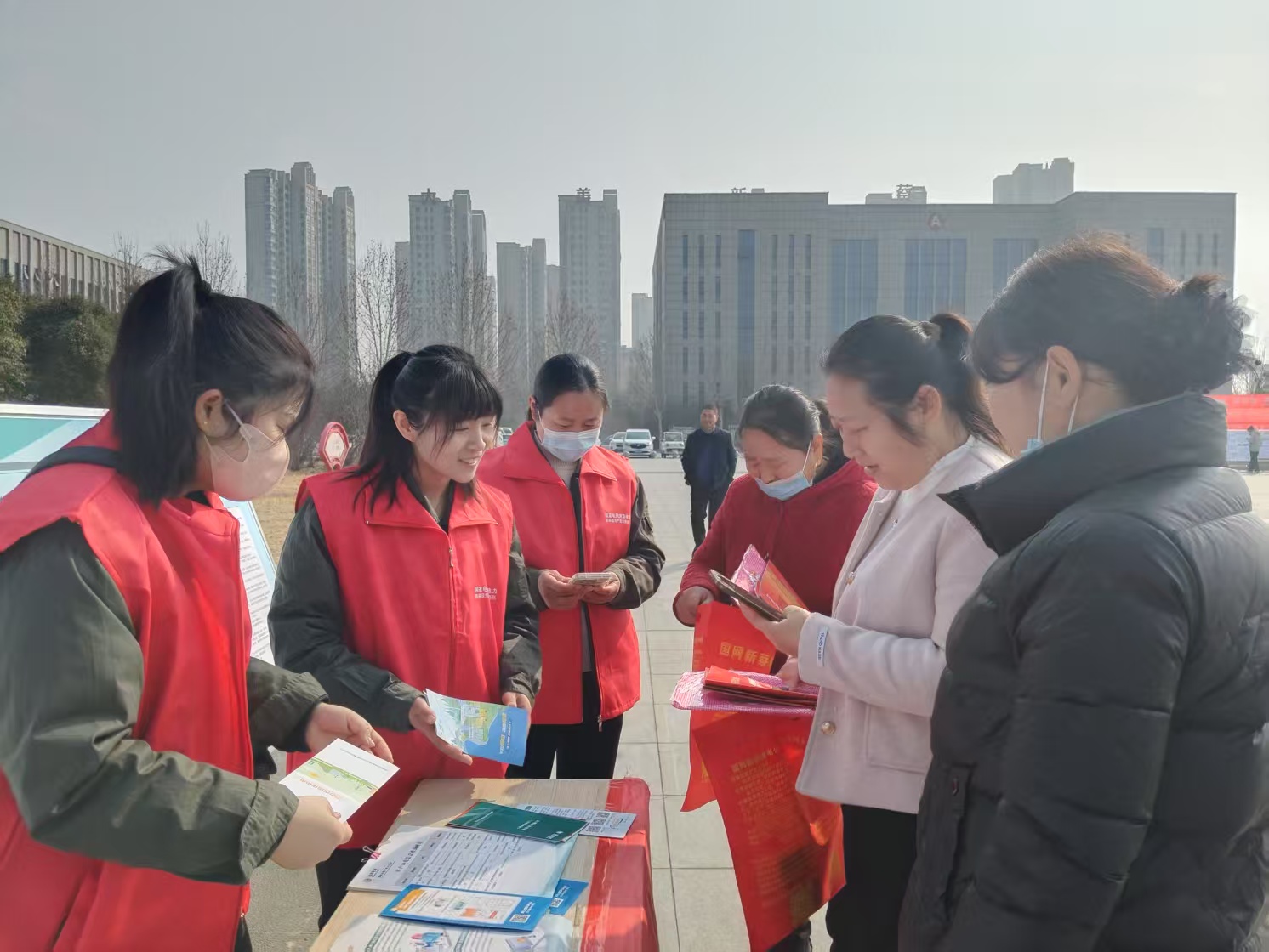 国网新蔡县供电公司：供电服务进现场 营商环境“电力足”