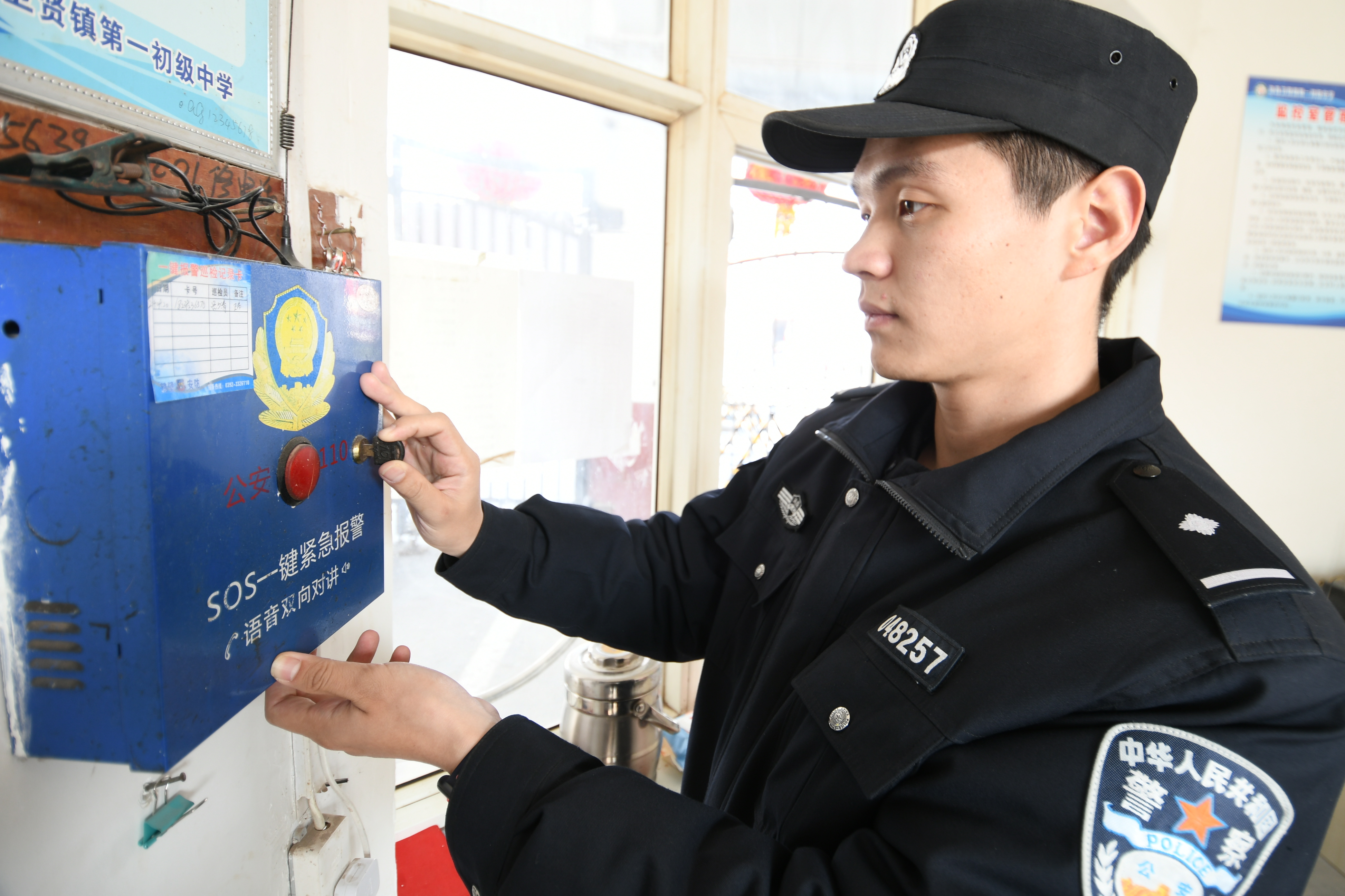 浚县公安局卫贤派出所安全检查进校园