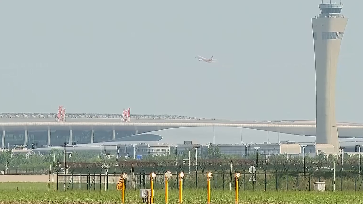 央媒看河南|關(guān)注河南打造開放高地、校園服務(wù)等內(nèi)容