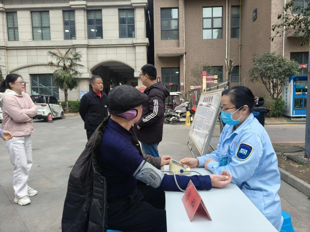 健康服务进社区 惠民义诊暖人心