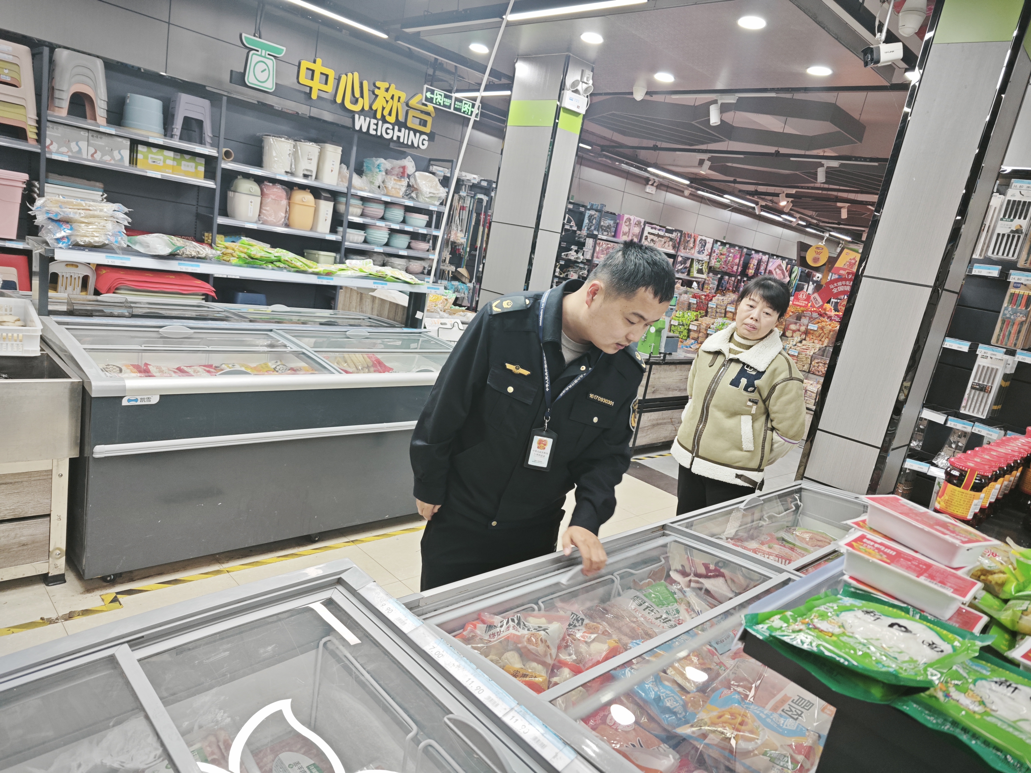 罗山县市场监管局定远市场监管所开展“3·15”晚会曝光问题产品专项检查