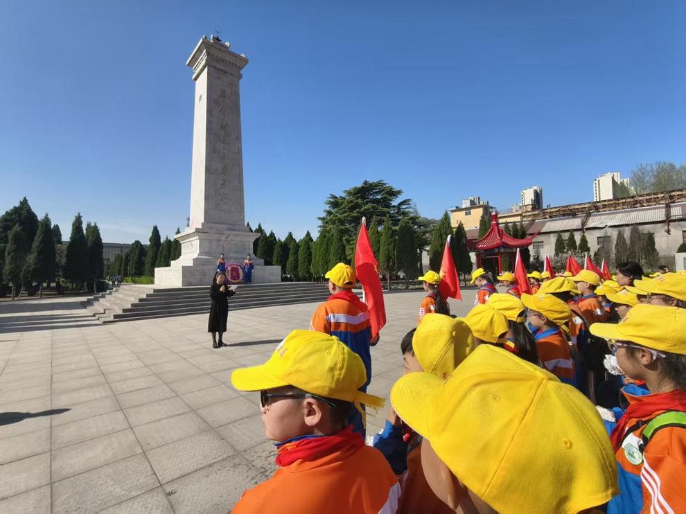 安阳市梅东路小学：开展清明节祭英烈主题系列活动