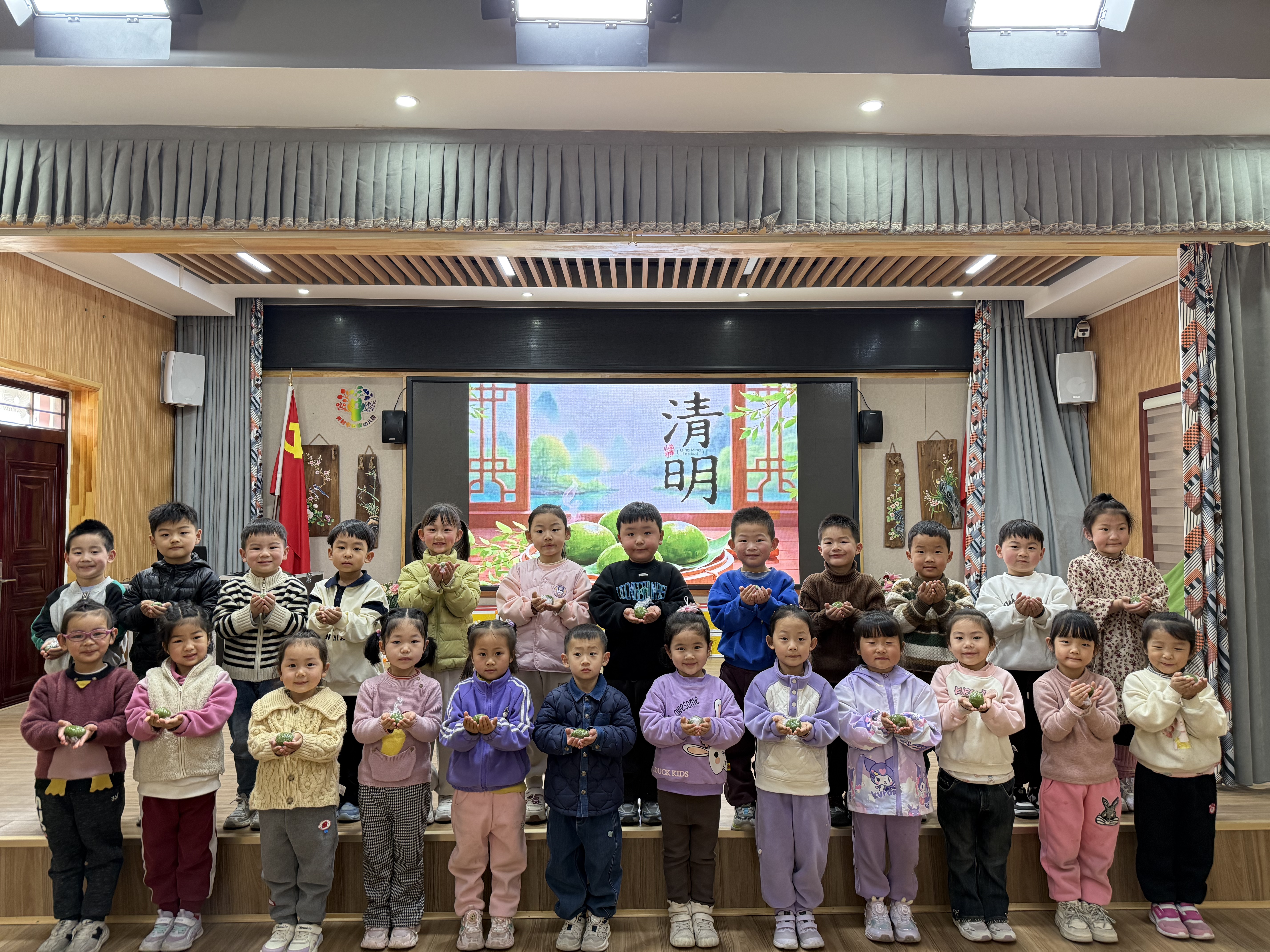 开封市回族幼儿园开展“花开忆清明，红色润童心”清明节活动