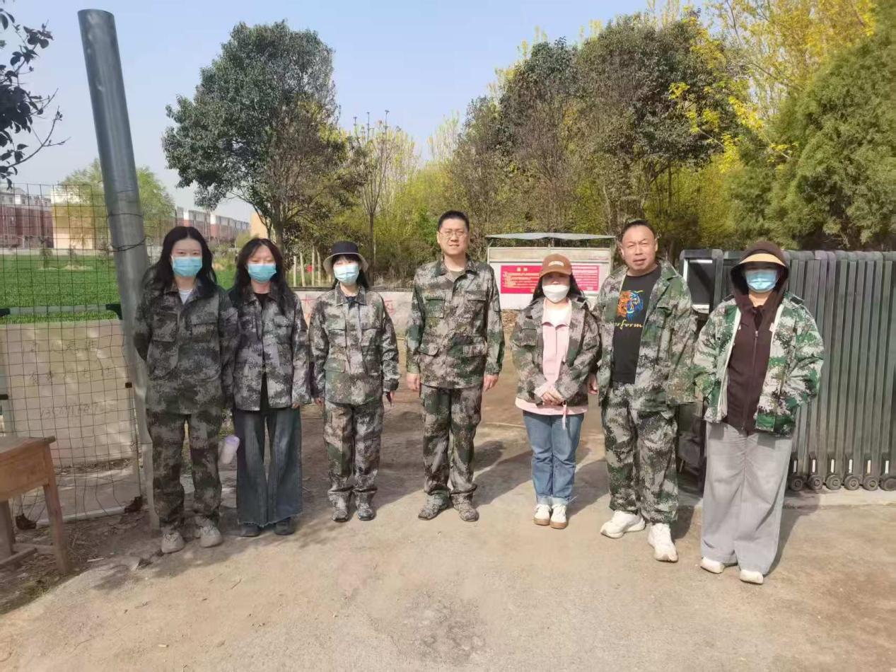 马村街道开展“鲜花寄哀思 文明树新风”文明祭扫送鲜花活动