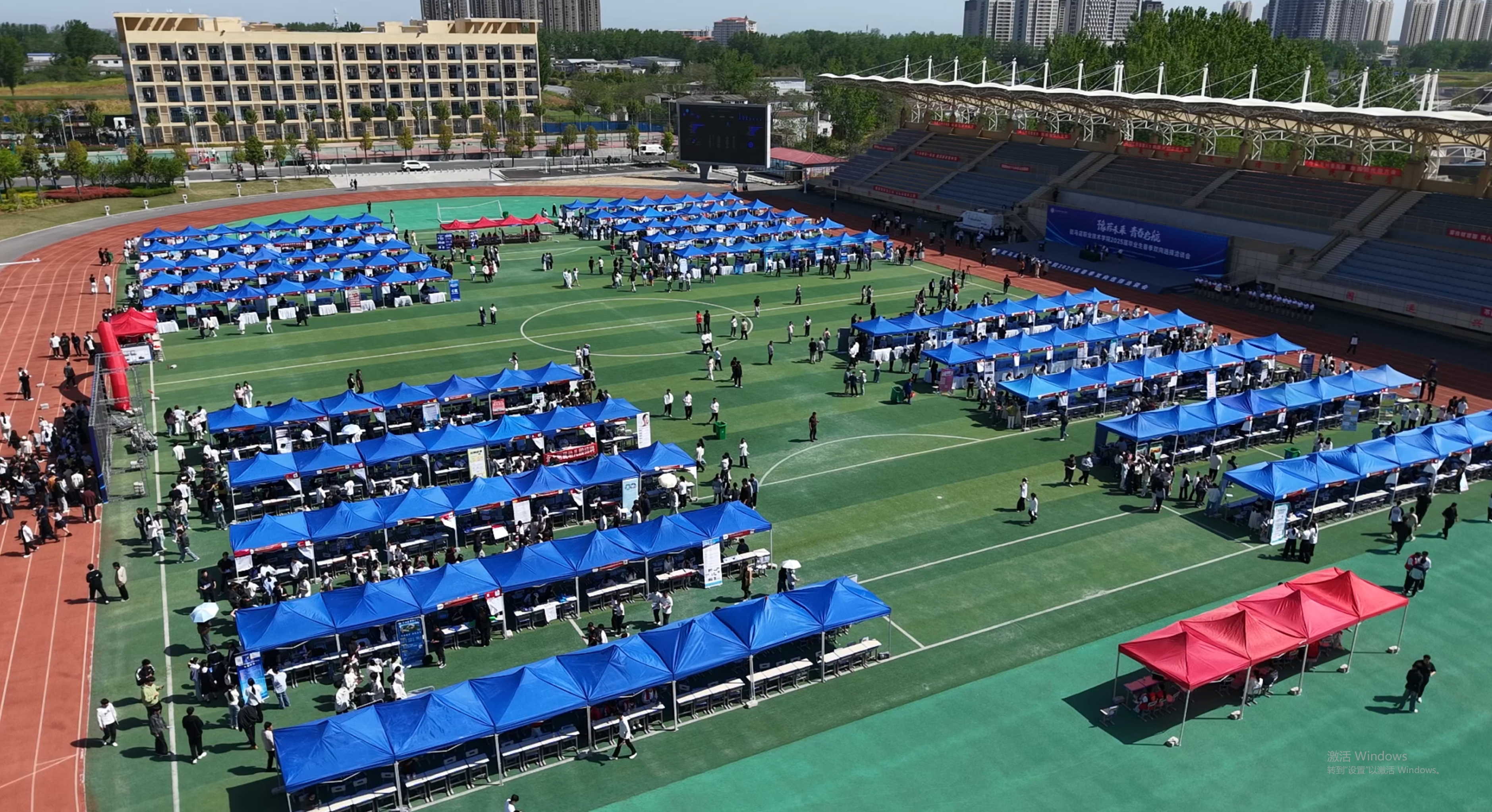 六千毕业生两万岗 精准匹配助就业