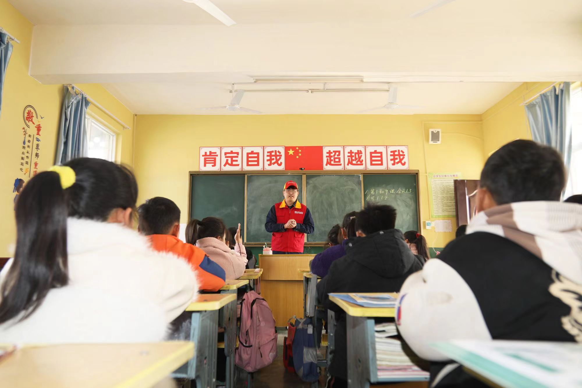 以《共产党宣言》为灯塔，照亮青年担当之路