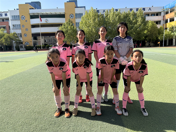 金水区南阳路第二小学女足勇夺“市长杯”亚军