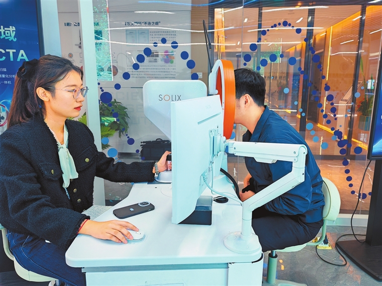 窥一眼 知全身 解析“伏羲慧眼”如何破译眼底密码