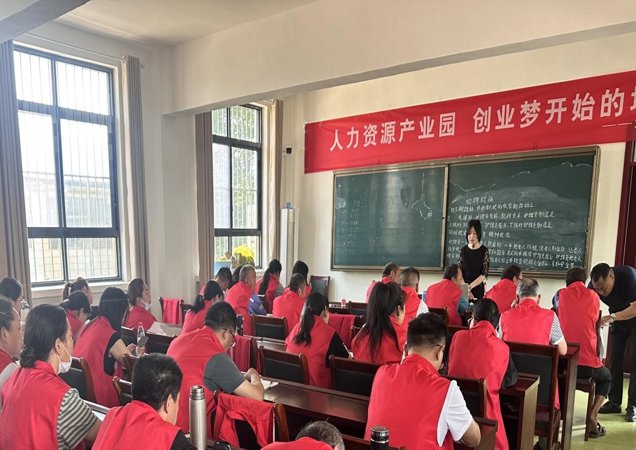 月山镇助力毕业大学生 推荐岗位稳就业