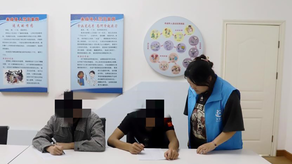 新蔡检察院联合社工开展主题帮教活动