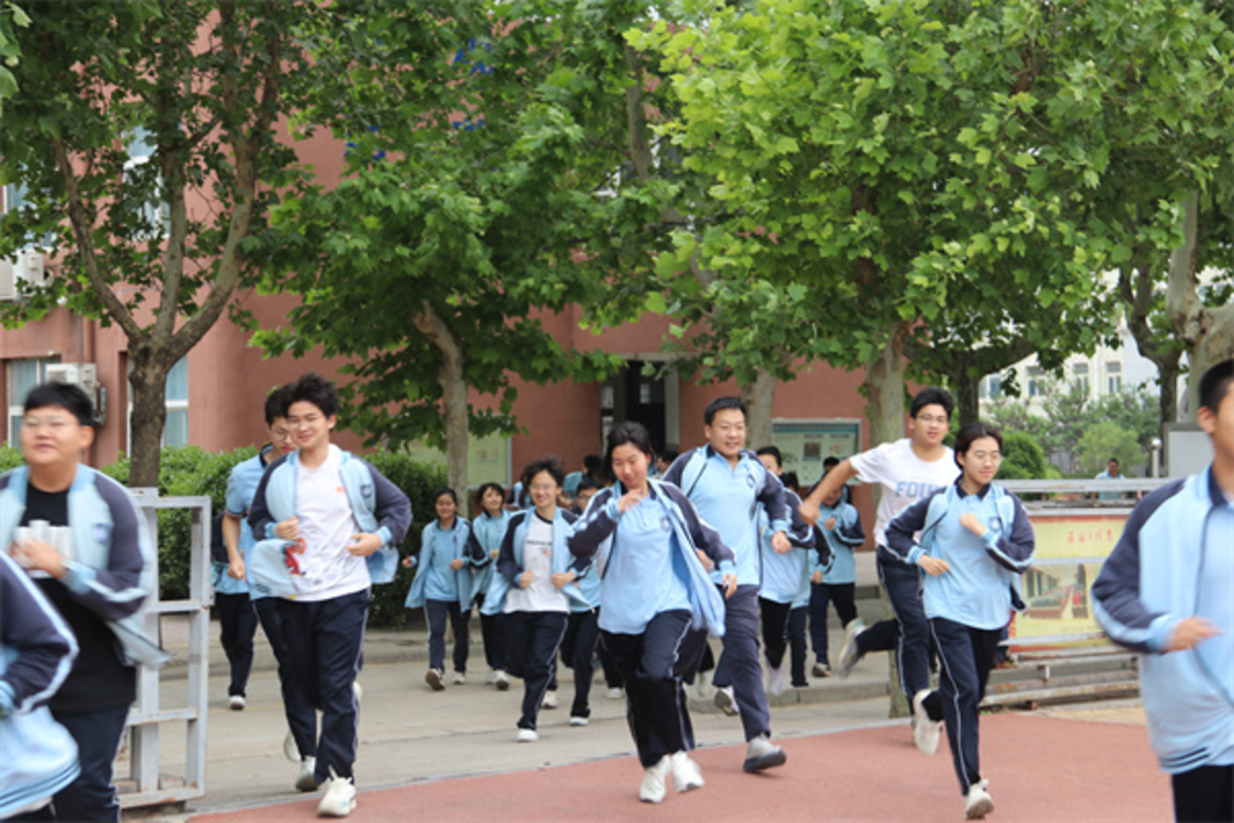 郑州市第二十九中学成功举行地震避险逃生演练