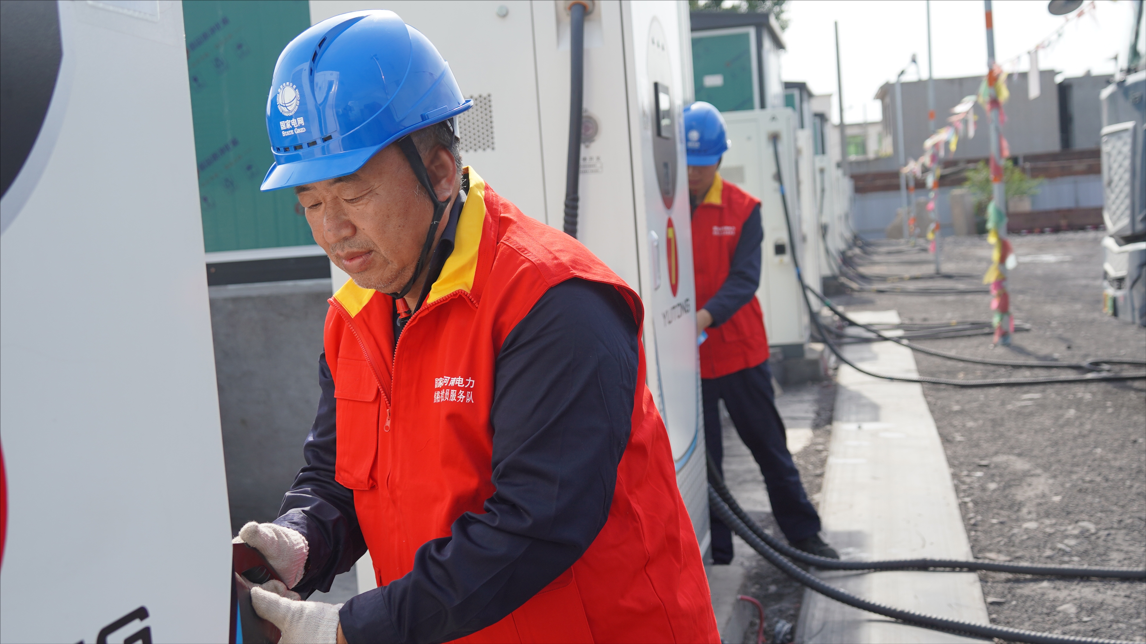 登封市供电公司：电力“满格”服务 重卡充电无忧