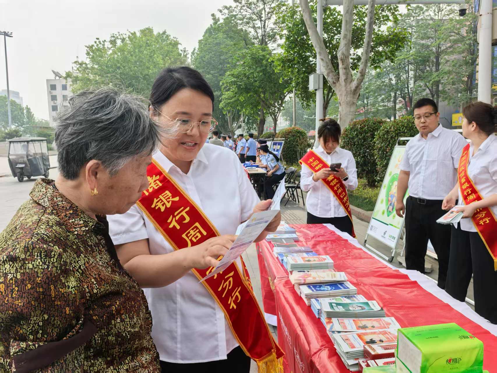 邮储银行周口市分行开展“与民同心 为您守护”主题宣传活动