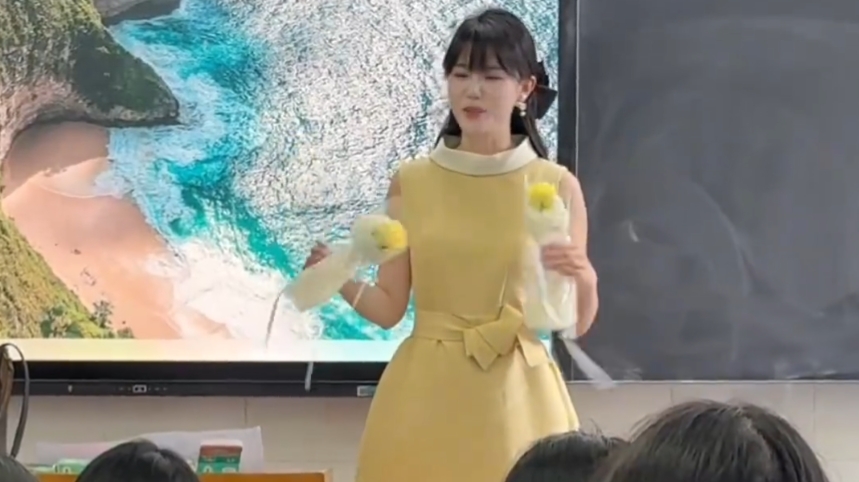 95后老師連續(xù)四年520送學(xué)生花，對學(xué)生說你自己就是玫瑰